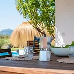 Mallorquin Oasis With Natural Pool 5min From The Villa