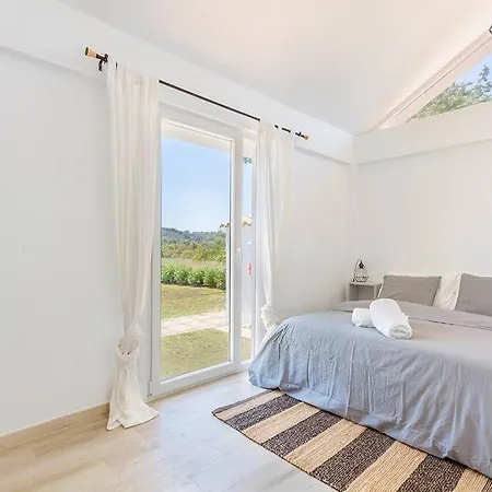 Villa Mallorquin Oasis With Natural Pool 5min From The *