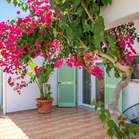 Mallorquin Oasis With Natural Pool 5min From The Villa *