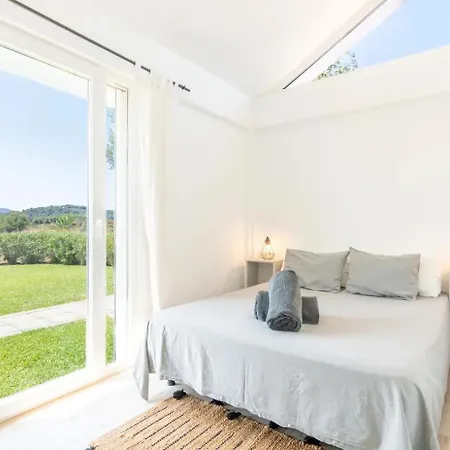Villa Mallorquin Oasis With Natural Pool 5min From The Puerto Pollensa