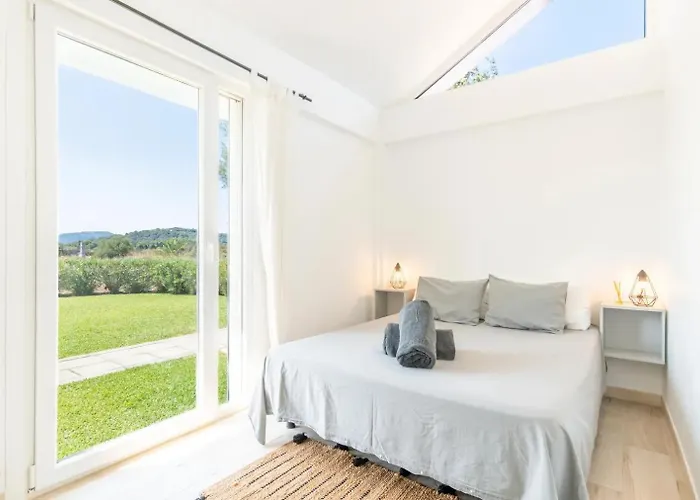 Villa Mallorquin Oasis With Natural Pool 5min From The Port de Pollença