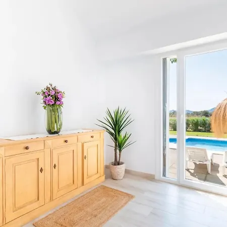 Mallorquin Oasis With Natural Pool 5min From The *