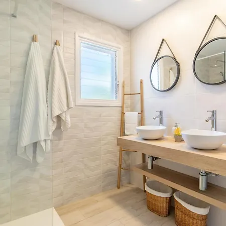 Villa Mallorquin Oasis With Natural Pool 5min From The *