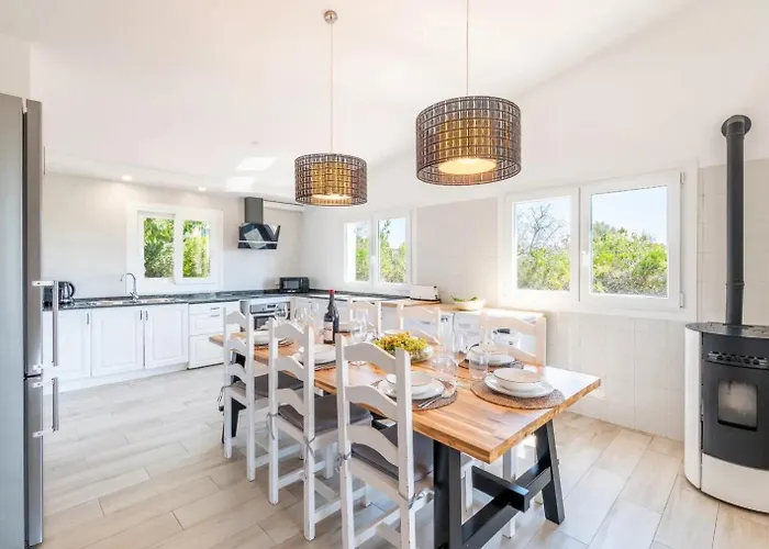 Mallorquin Oasis With Natural Pool 5min From The